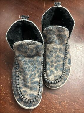 Hey dude 9.5 helis Leo nut woman’s leopard cheetah ankle bootie fur lined hi top